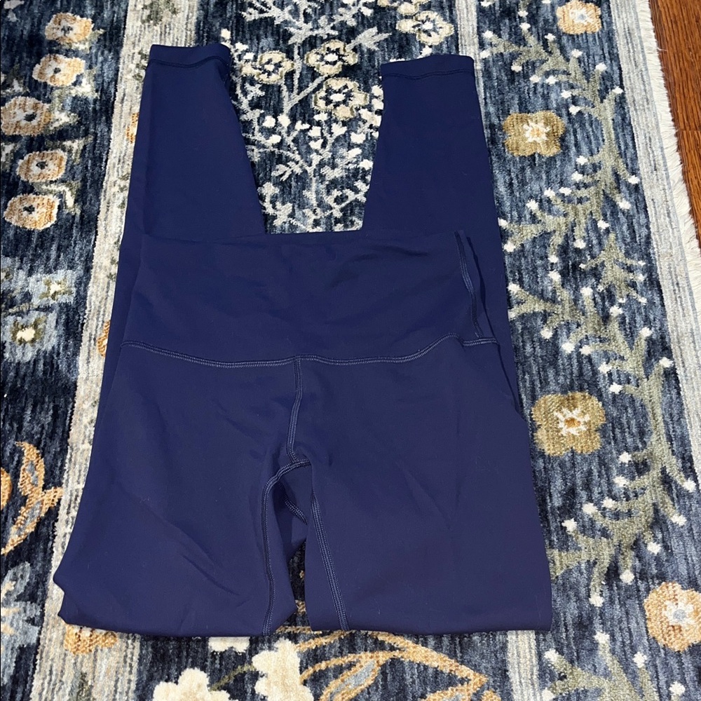Lululemon Wonder train 28 inch leggings, size 4